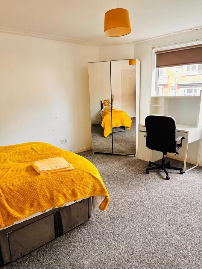 Private Room Close To Leeds University And City Centre Eksteriør bilde