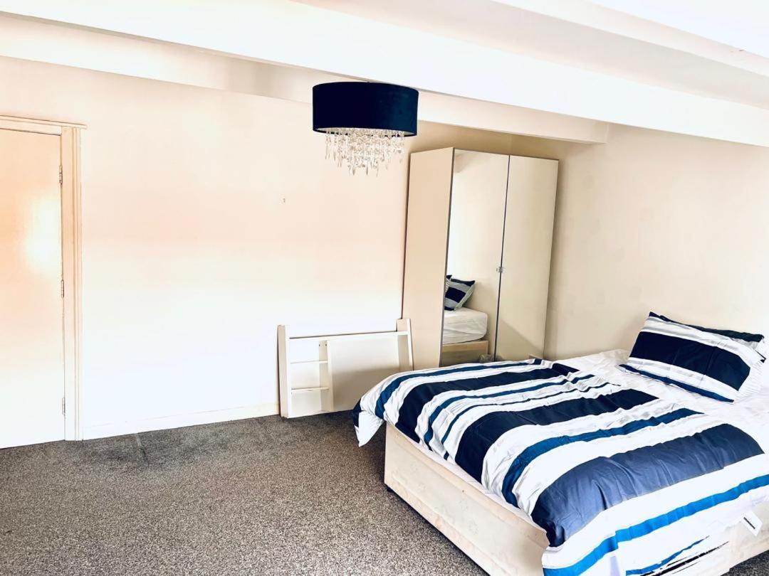 Private Room Close To Leeds University And City Centre Eksteriør bilde