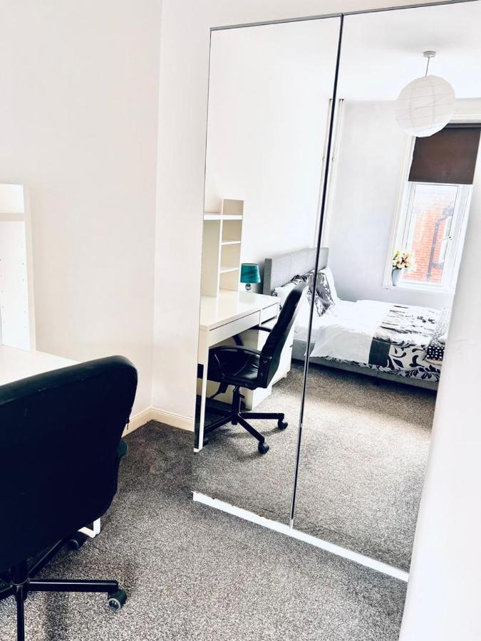 Private Room Close To Leeds University And City Centre Eksteriør bilde