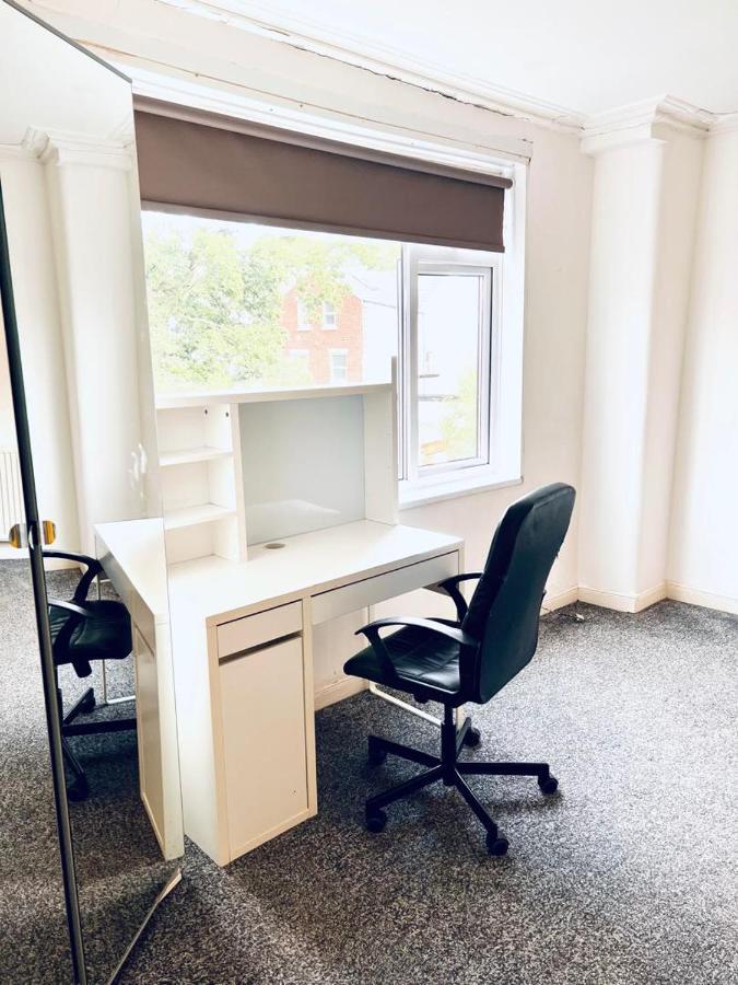 Private Room Close To Leeds University And City Centre Eksteriør bilde