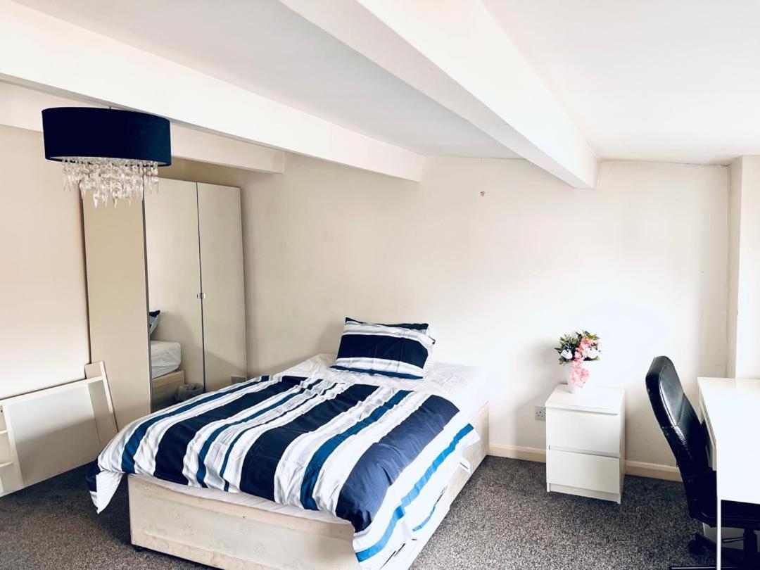 Private Room Close To Leeds University And City Centre Eksteriør bilde