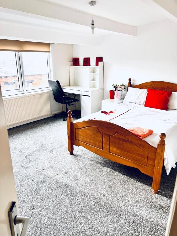 Private Room Close To Leeds University And City Centre Eksteriør bilde