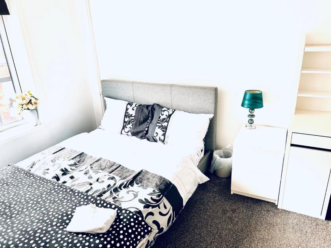 Private Room Close To Leeds University And City Centre Eksteriør bilde