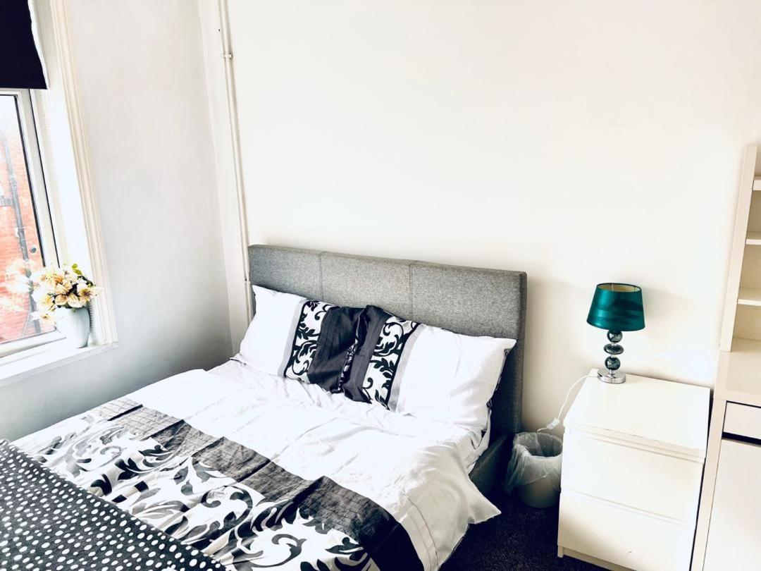 Private Room Close To Leeds University And City Centre Eksteriør bilde