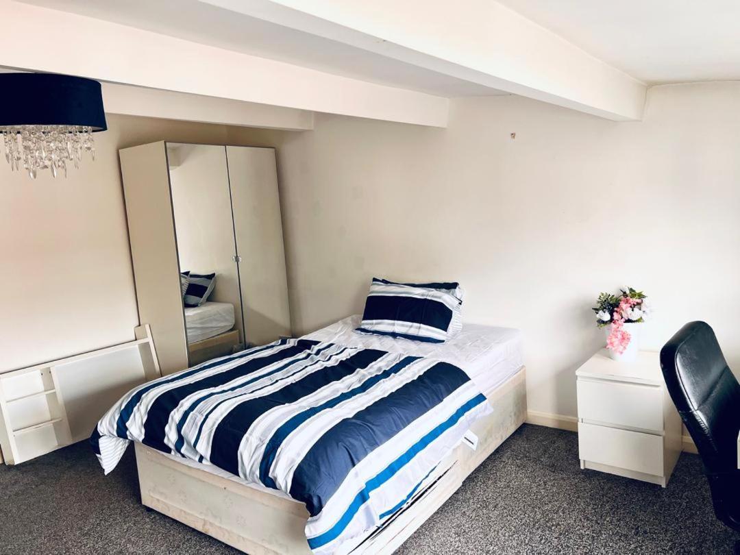 Private Room Close To Leeds University And City Centre Eksteriør bilde