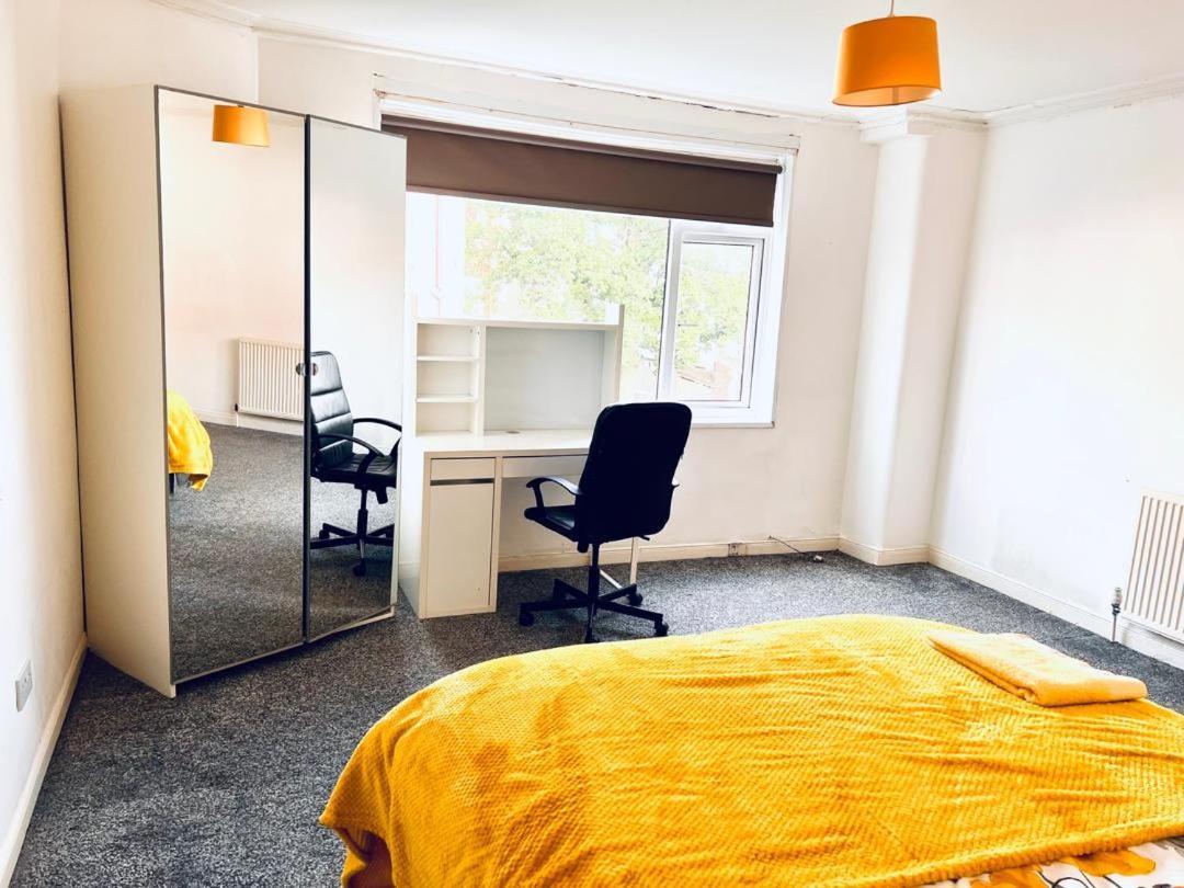 Private Room Close To Leeds University And City Centre Eksteriør bilde