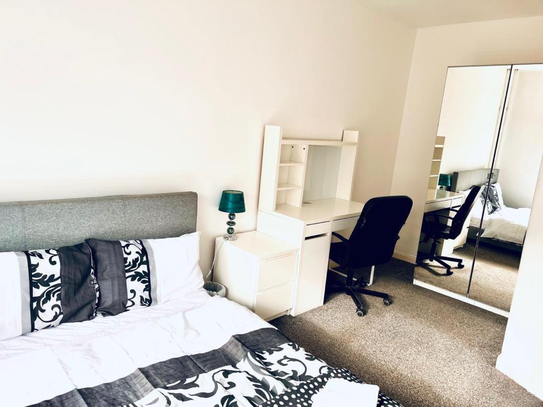 Private Room Close To Leeds University And City Centre Eksteriør bilde