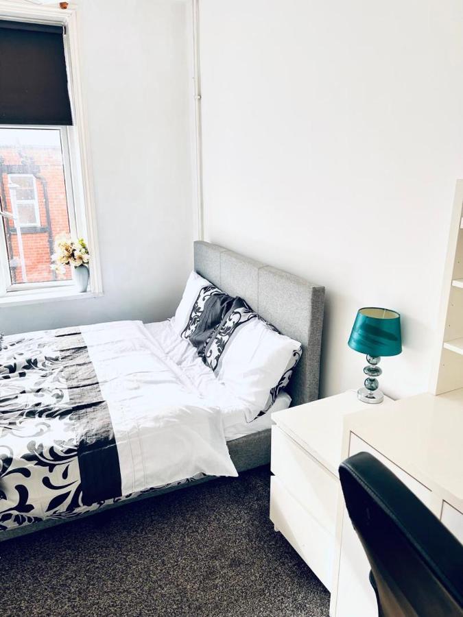Private Room Close To Leeds University And City Centre Eksteriør bilde