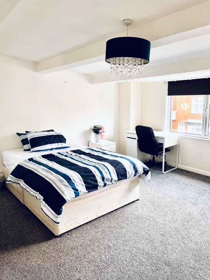 Private Room Close To Leeds University And City Centre Eksteriør bilde