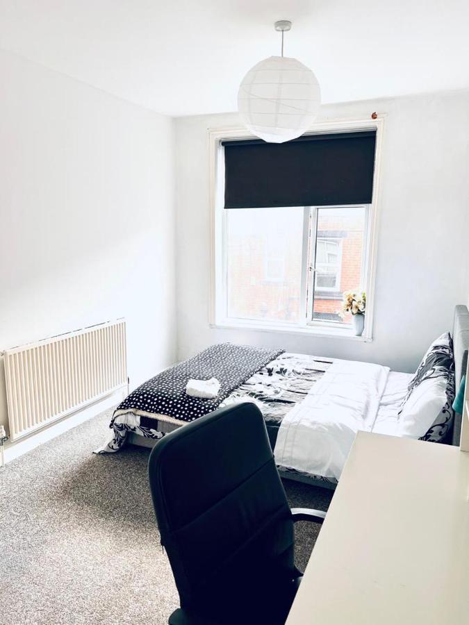 Private Room Close To Leeds University And City Centre Eksteriør bilde
